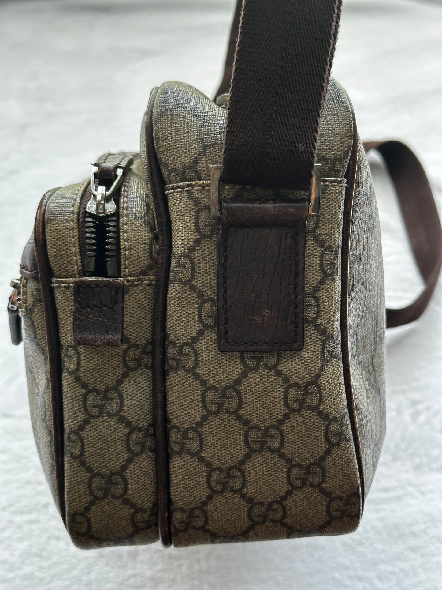 Authentic Gucci GG Supreme Camera Messenger Crossbody