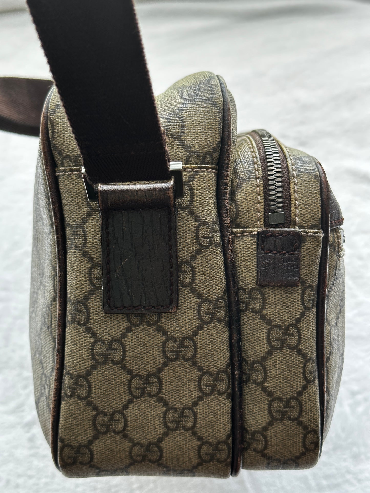 Authentic Gucci GG Supreme Camera Messenger Crossbody