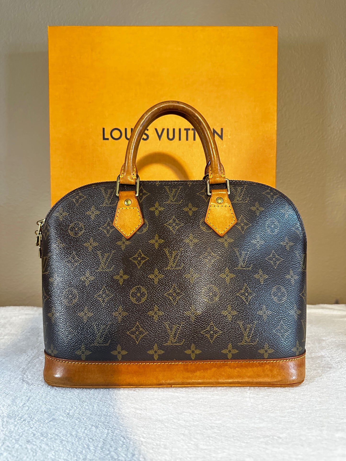 Authentic Louis Vuitton Monogram Alma PM
