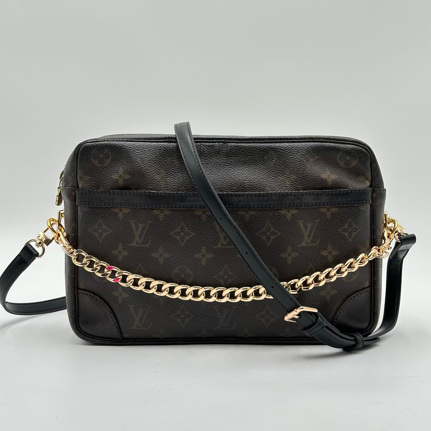 Authentic 2003 Louis Vuitton Monogram Trocadero 30 Crossbody