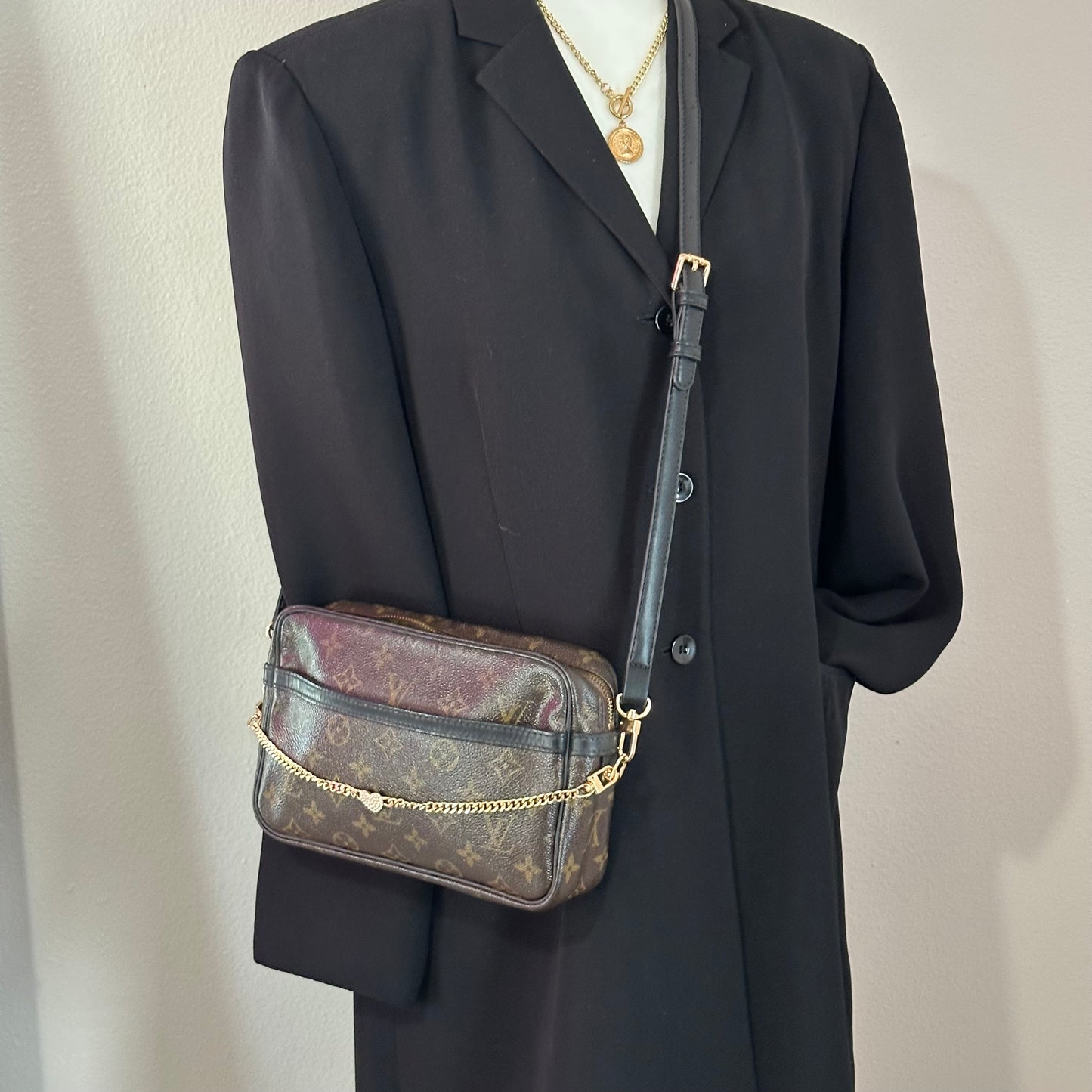 Authentic 1984 Louis Vuitton Monogram Trocadero 23 Crossbody