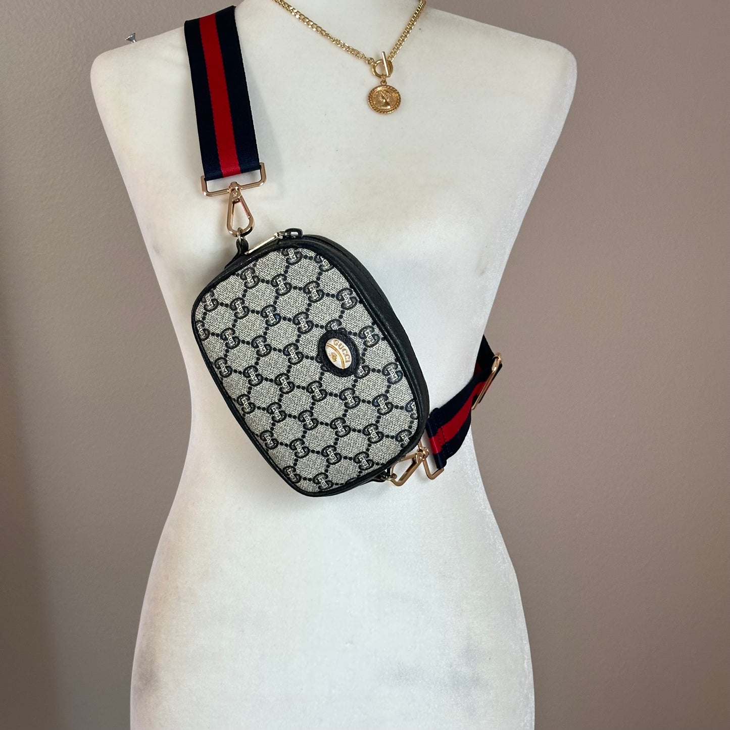 Authentic GUCCI GG Canvas Navy Blue Small Crossbody