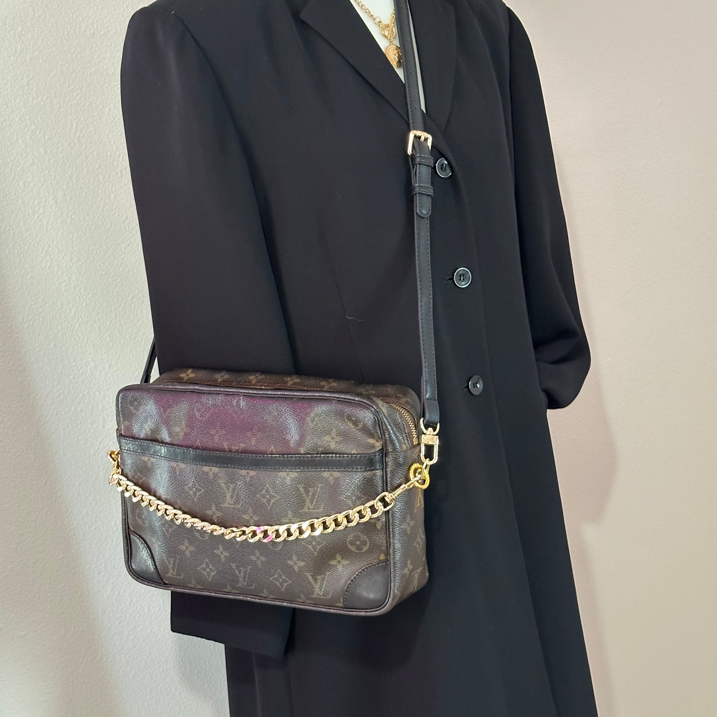 Authentic 2003 Louis Vuitton Monogram Trocadero 30 Crossbody
