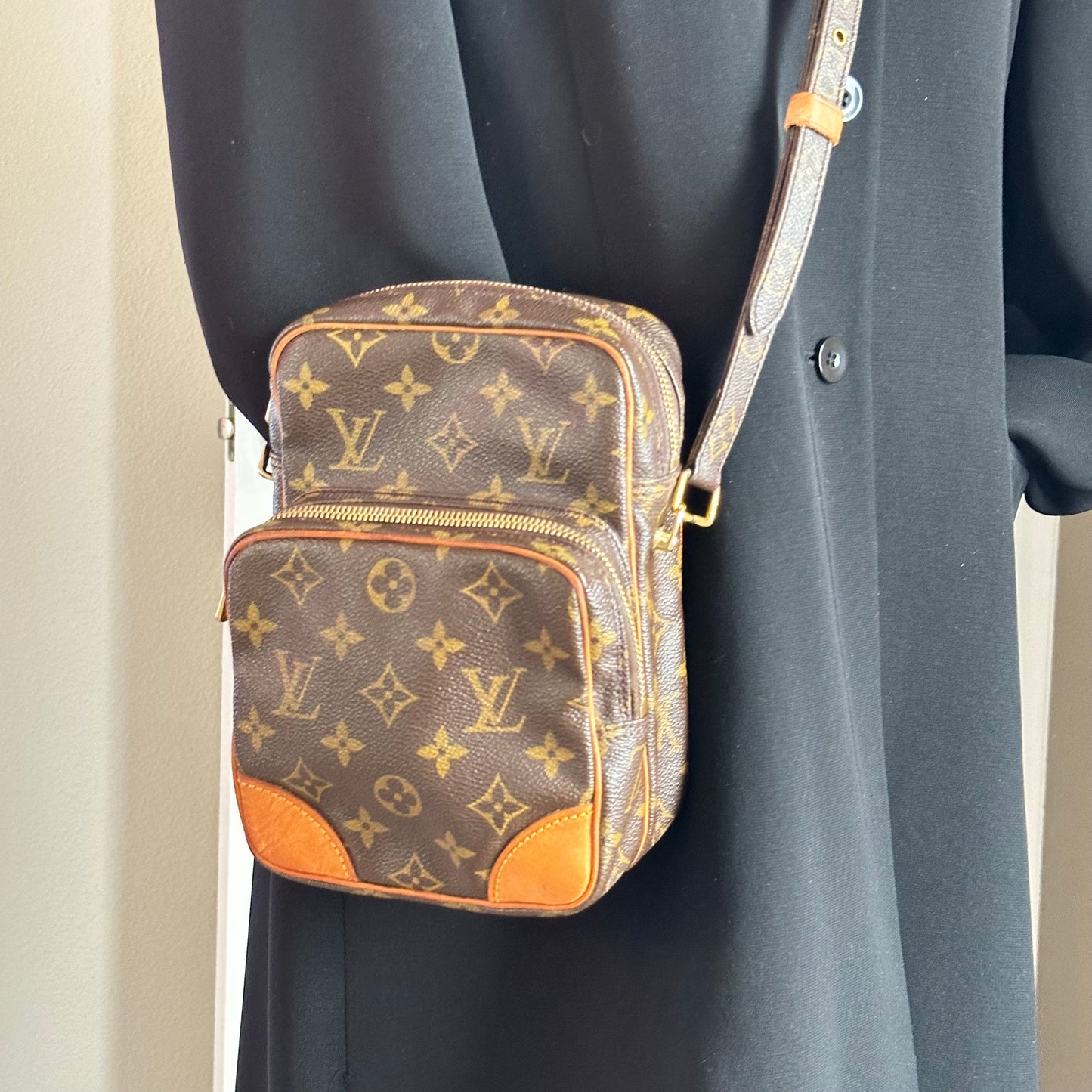 Authentic 2005 Louis Vuitton Monogram Amazone MM Crossbody