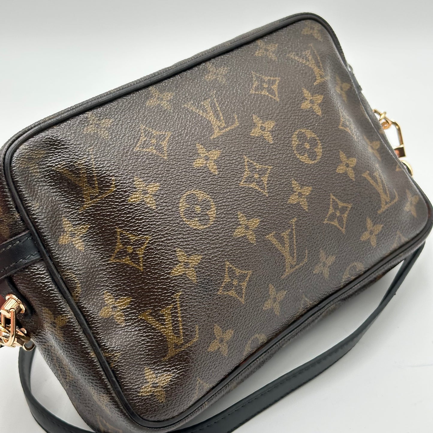 Authentic 1984 Louis Vuitton Monogram Trocadero 23 Crossbody
