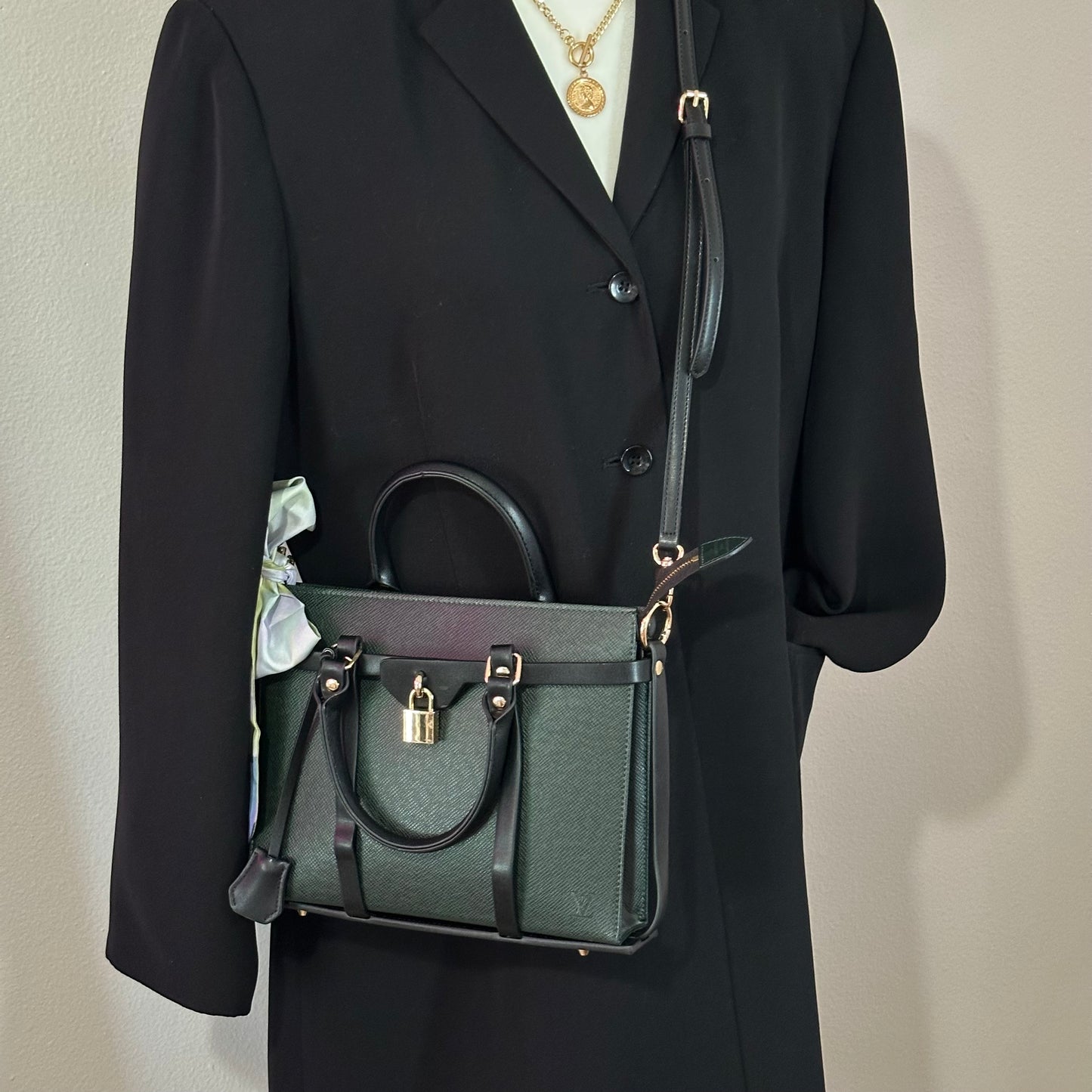 Authentic Louis Vuitton Green Epi Toiletry 26 Crossbody