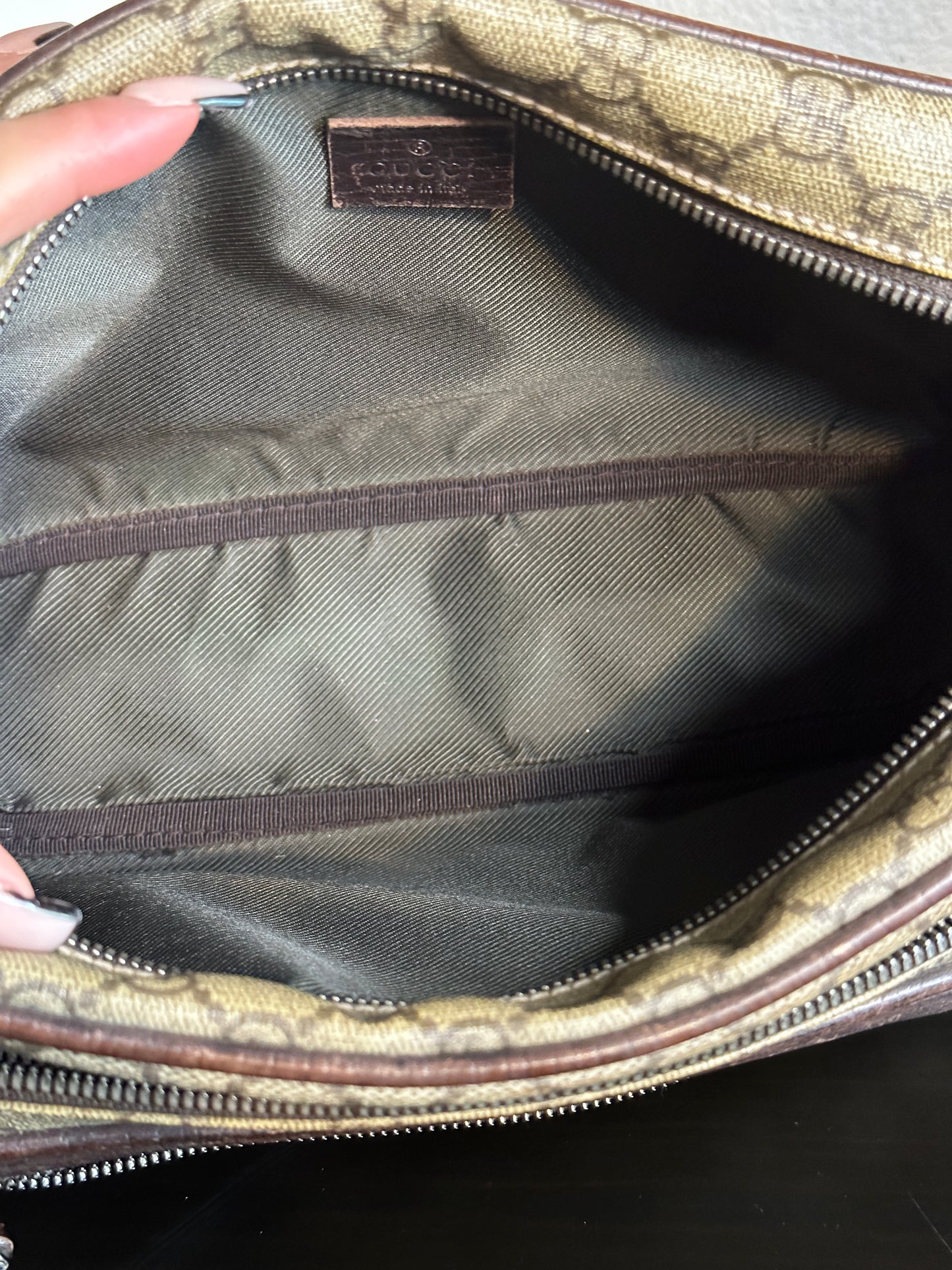 Authentic Gucci GG Supreme Camera Messenger Crossbody