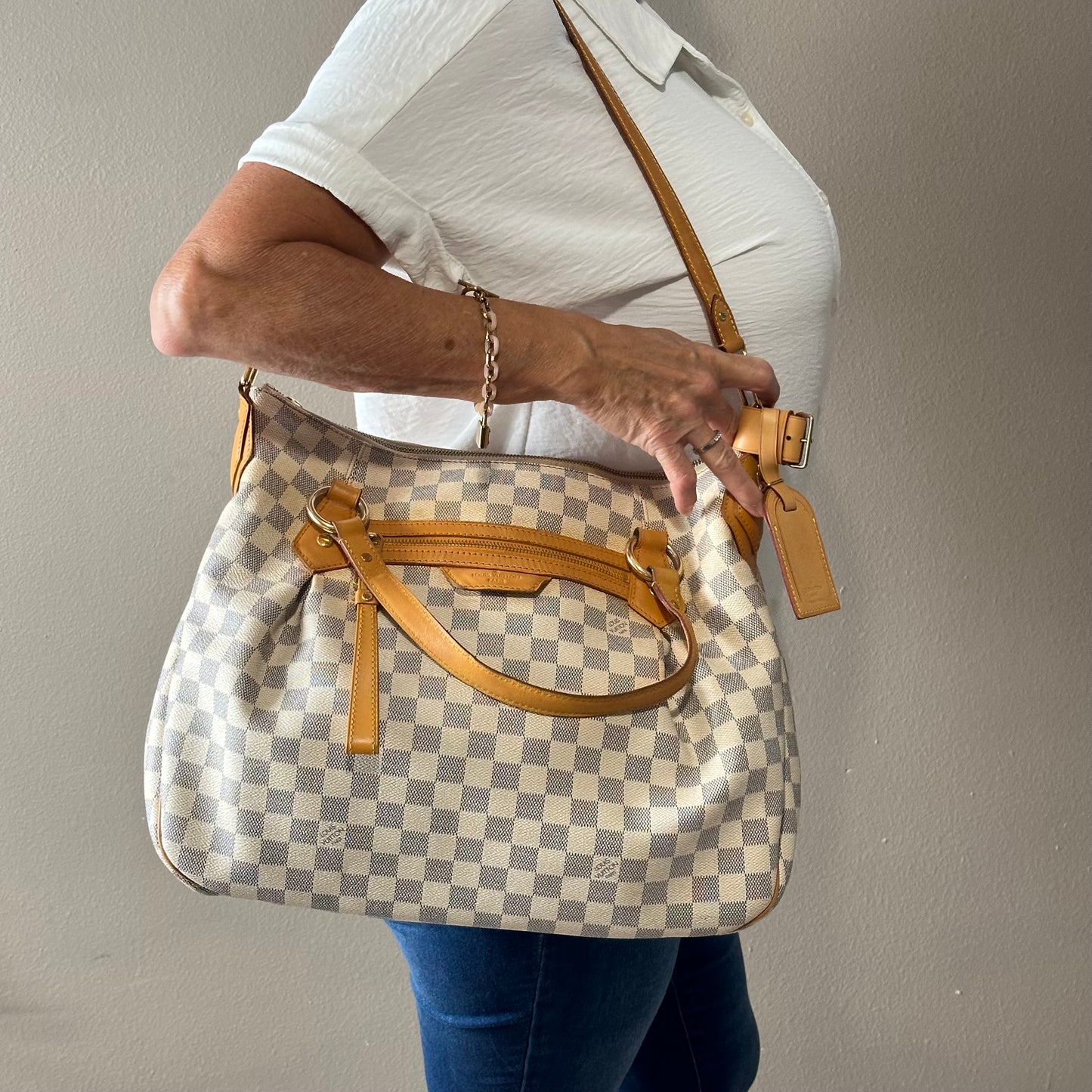 2011 Authentic Damier Azur Evora MM Handbag Crossbody