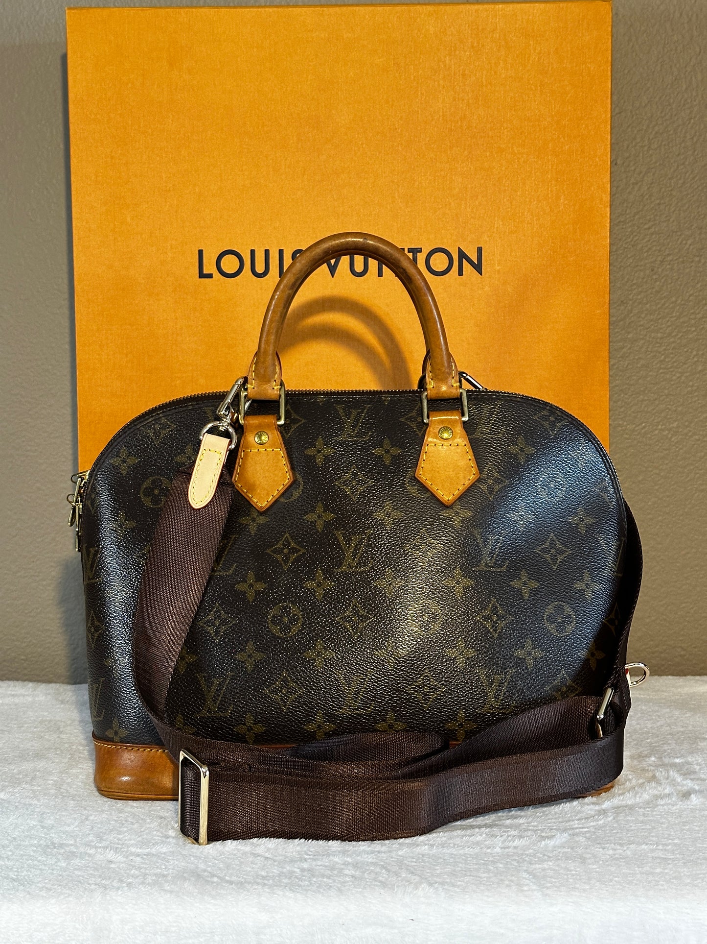 Authentic Louis Vuitton Monogram Alma PM