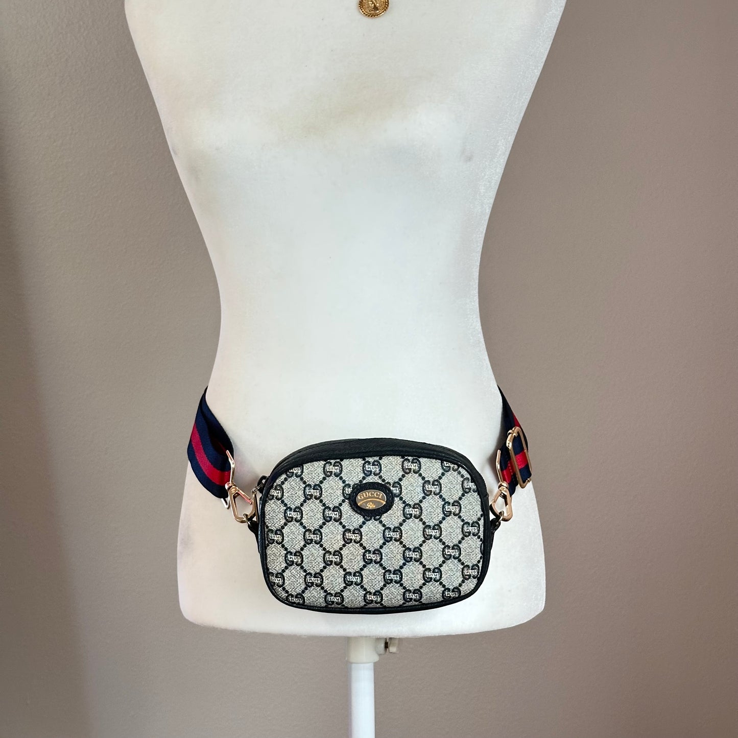 Authentic GUCCI GG Canvas Navy Blue Small Crossbody