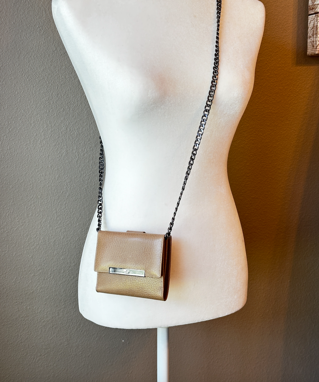 Authentic Gucci Beige Compact Wallet w/ BOX