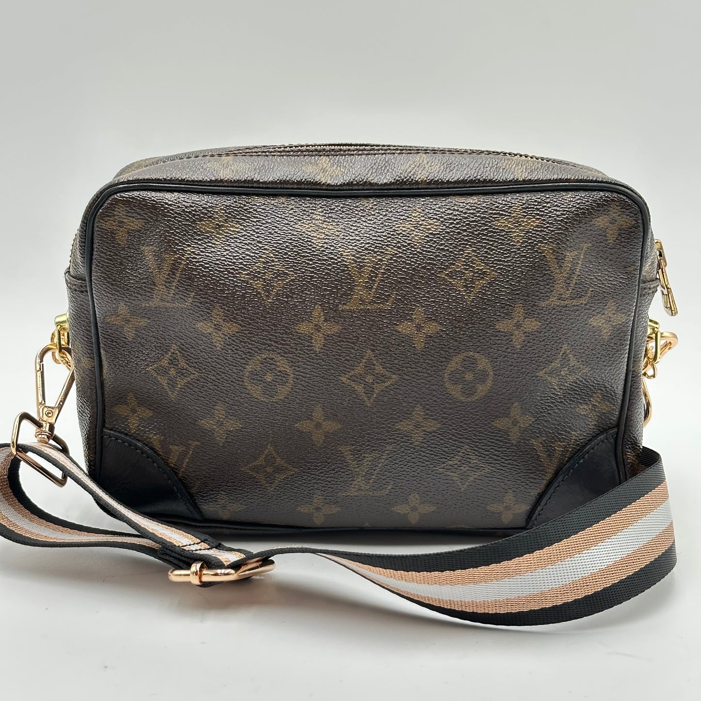 Authentic 1986 Louis Vuitton Monogram Trocadero 23 Crossbody