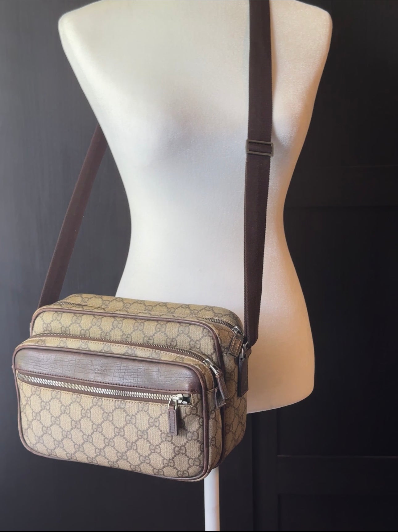 Authentic Gucci GG Supreme Camera Messenger Crossbody