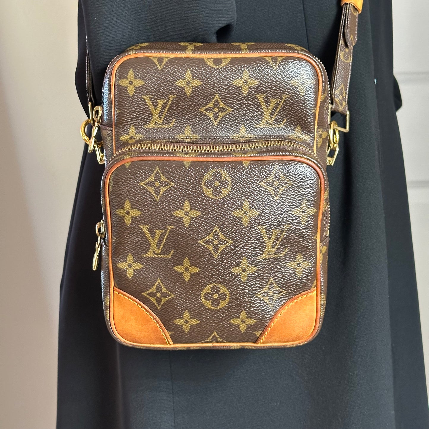 Authentic 2005 Louis Vuitton Monogram Amazone MM Crossbody