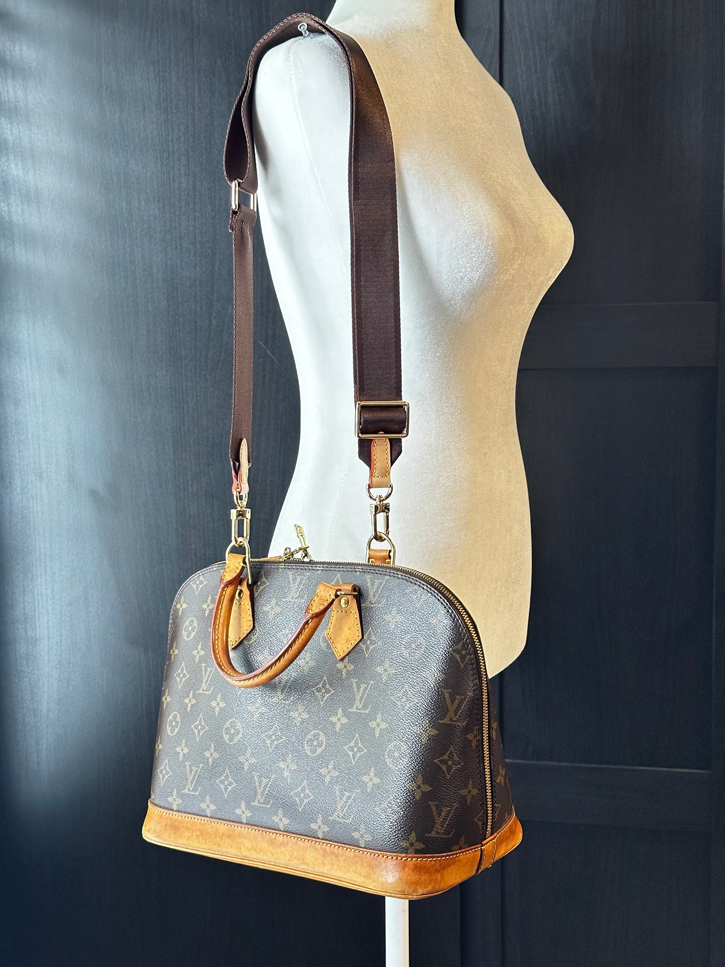 Authentic Louis Vuitton Monogram Alma PM
