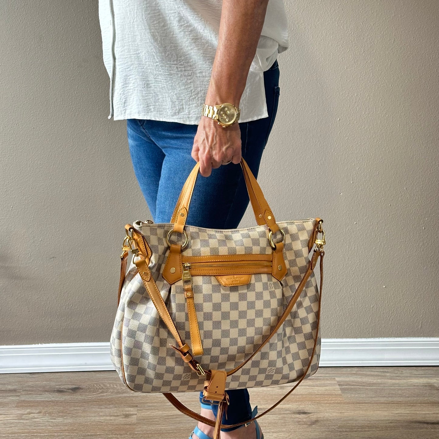 2011 Authentic Damier Azur Evora MM Handbag Crossbody