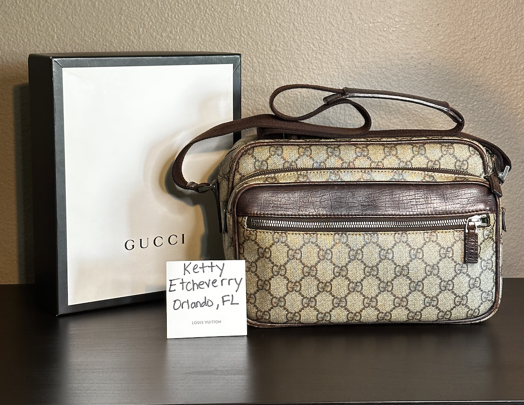 Authentic Gucci GG Supreme Camera Messenger Crossbody
