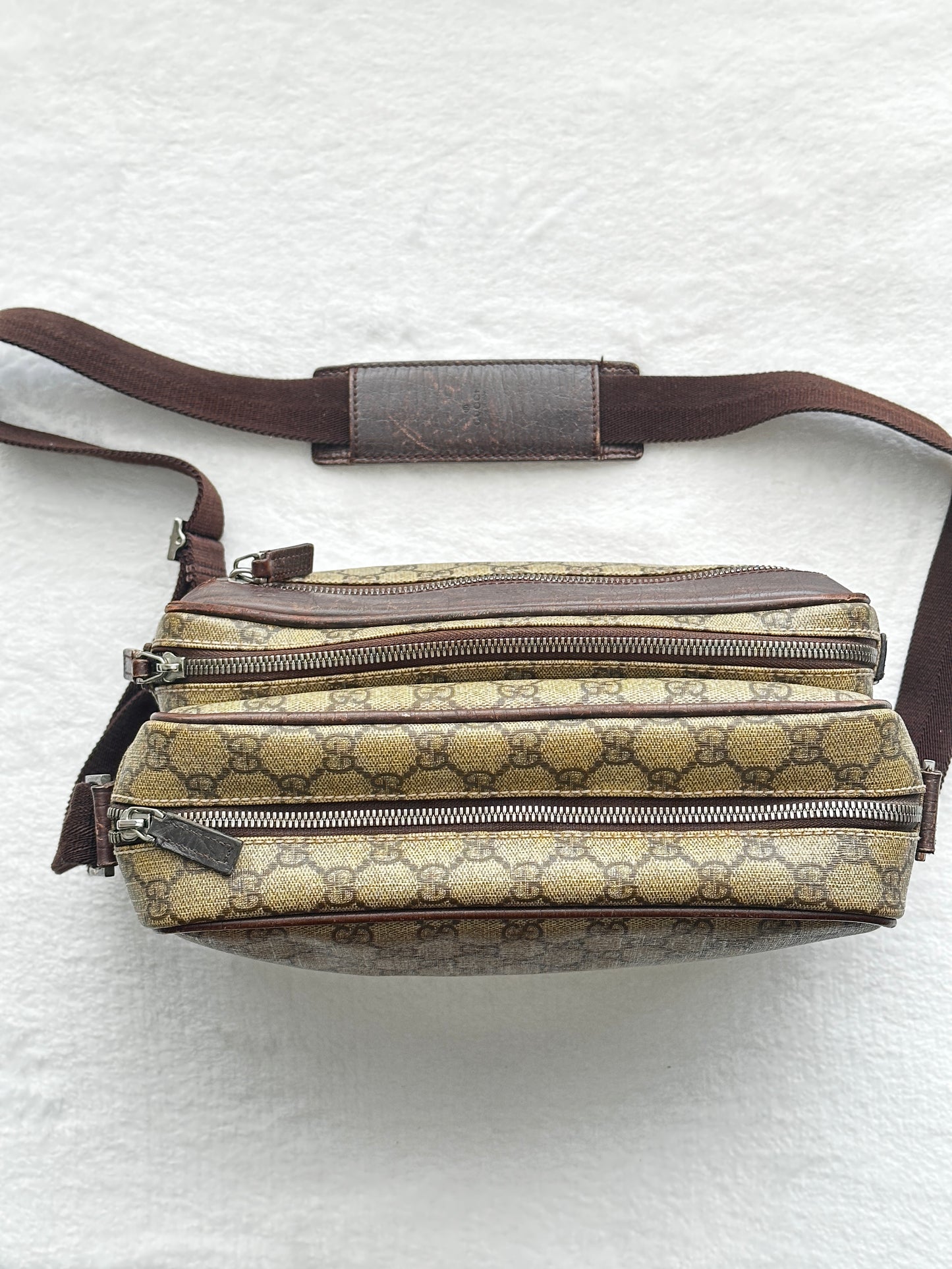 Authentic Gucci GG Supreme Camera Messenger Crossbody