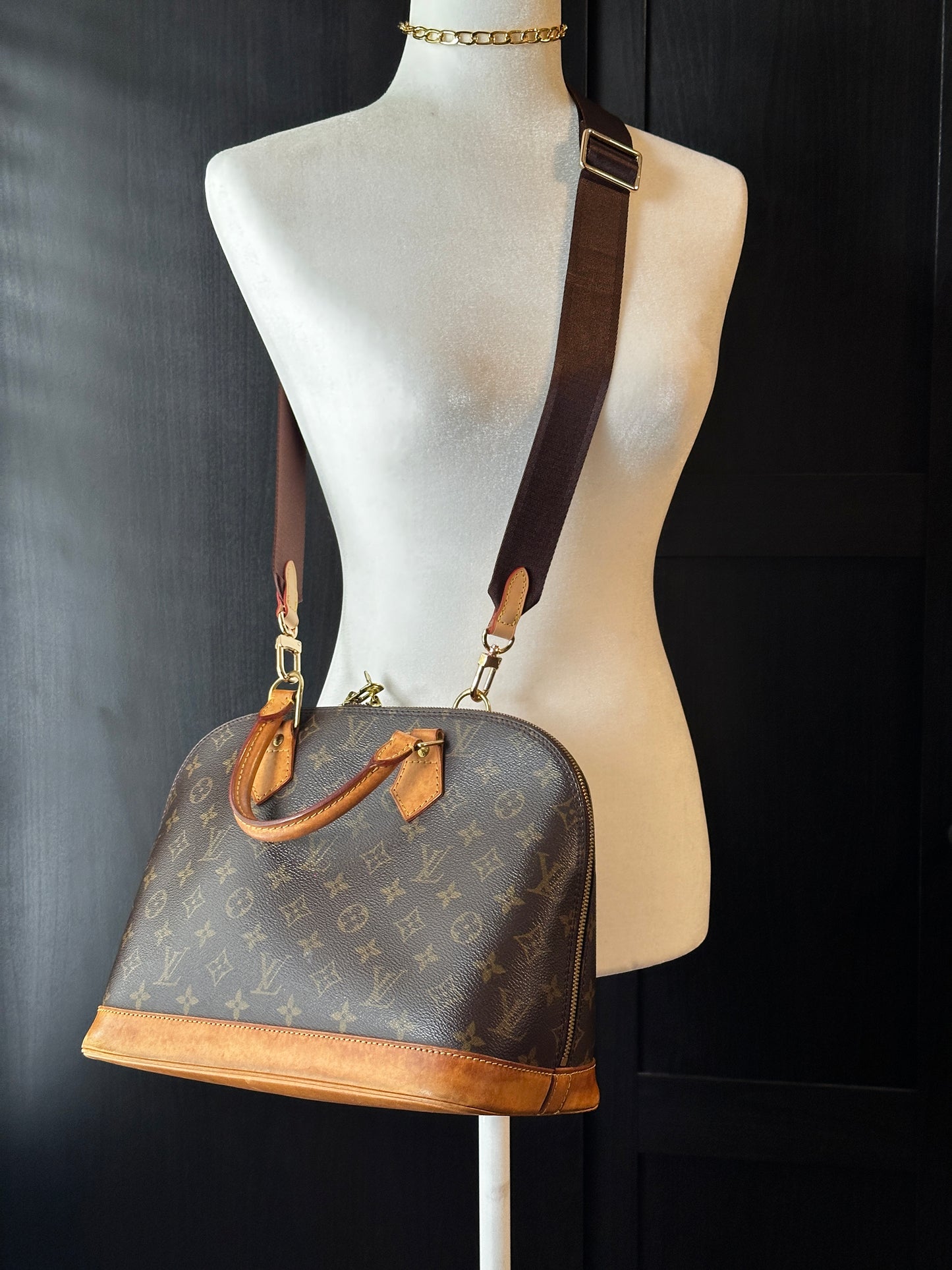 Authentic Louis Vuitton Monogram Alma PM