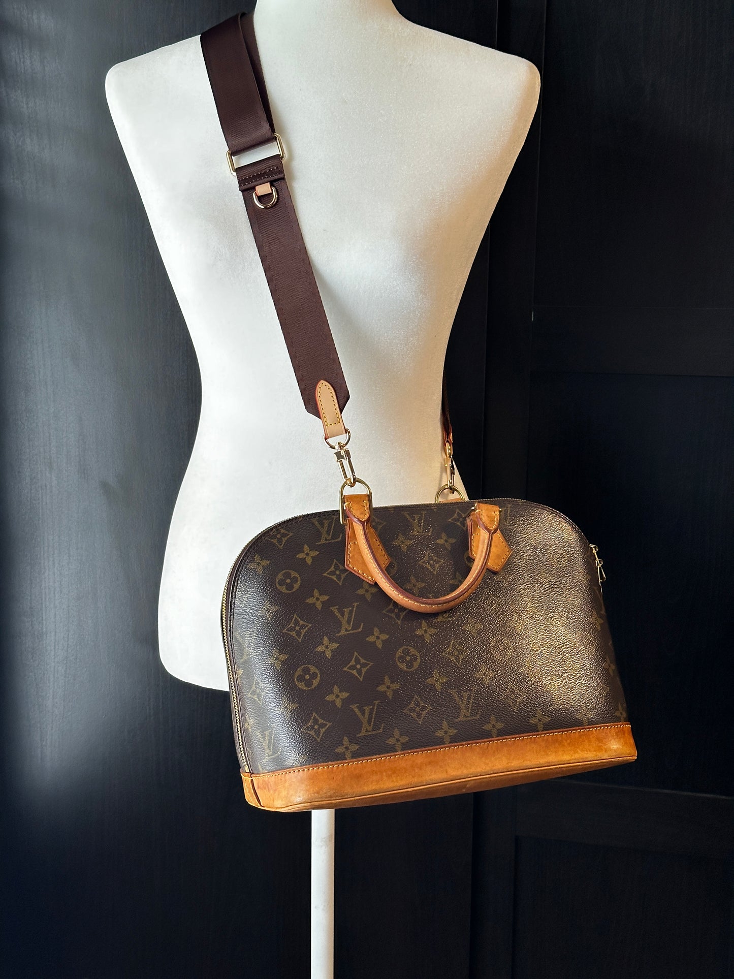 Authentic Louis Vuitton Monogram Alma PM