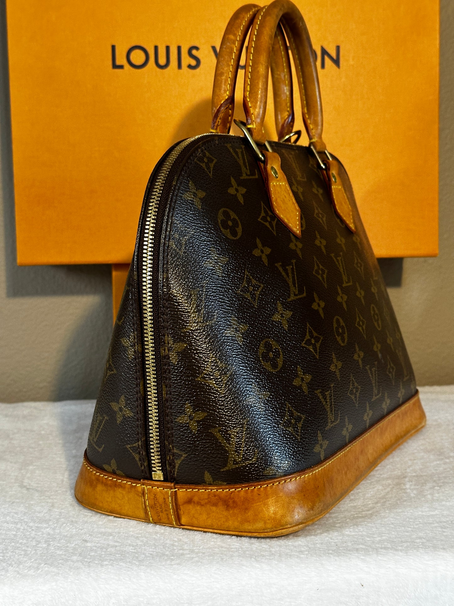 Authentic Louis Vuitton Monogram Alma PM