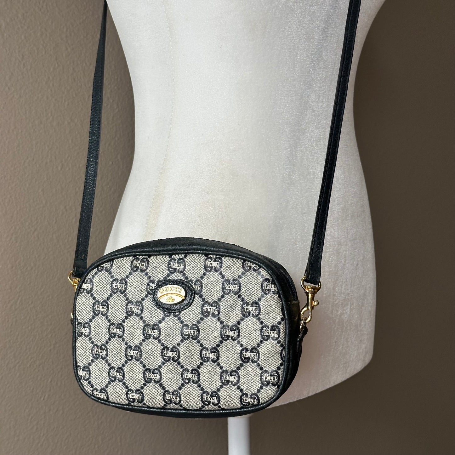 Authentic GUCCI GG Canvas Navy Blue Small Crossbody