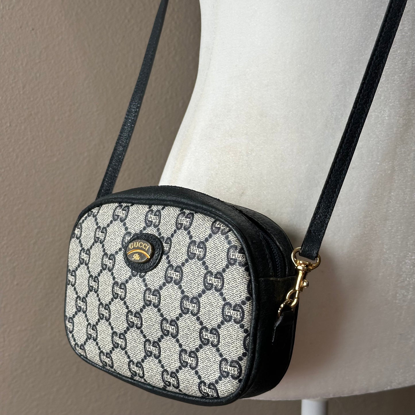 Authentic GUCCI GG Canvas Navy Blue Small Crossbody