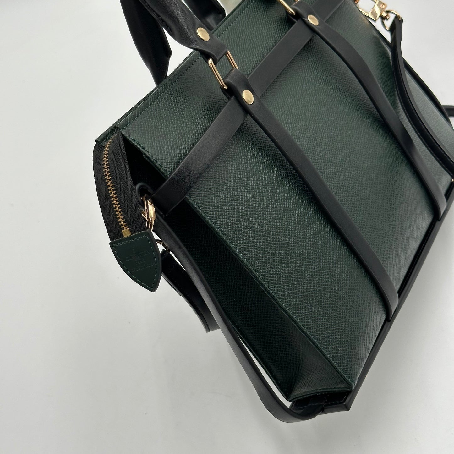 Authentic Louis Vuitton Green Epi Toiletry 26 Crossbody