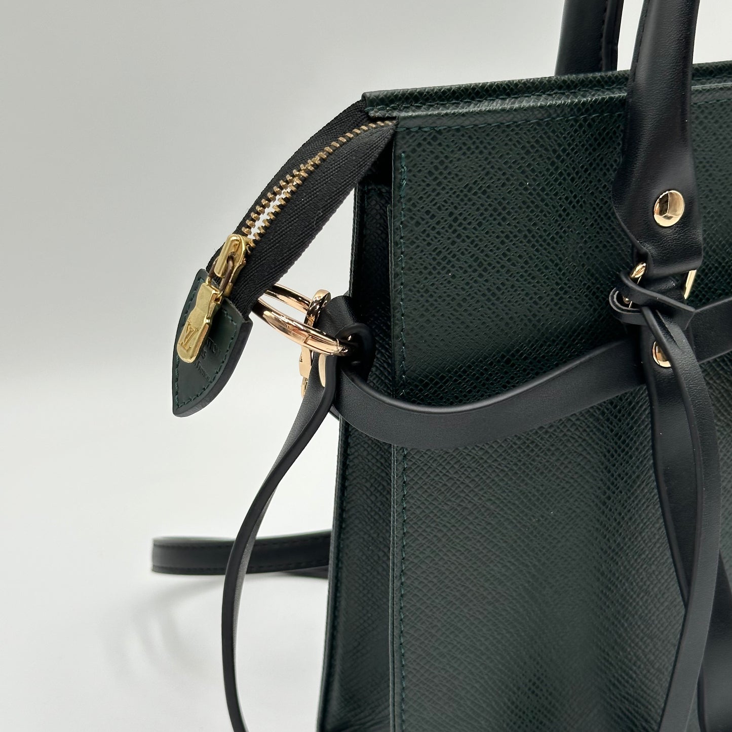Authentic Louis Vuitton Green Epi Toiletry 26 Crossbody