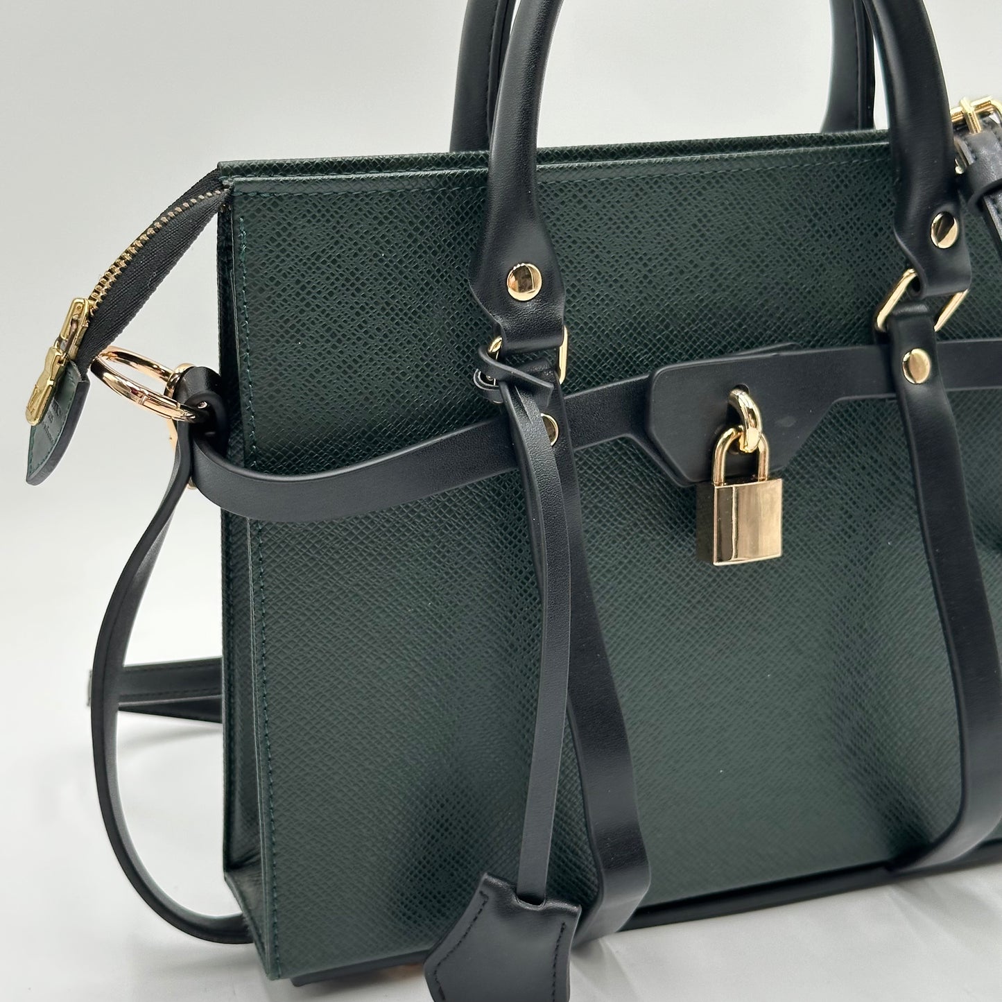 Authentic Louis Vuitton Green Epi Toiletry 26 Crossbody