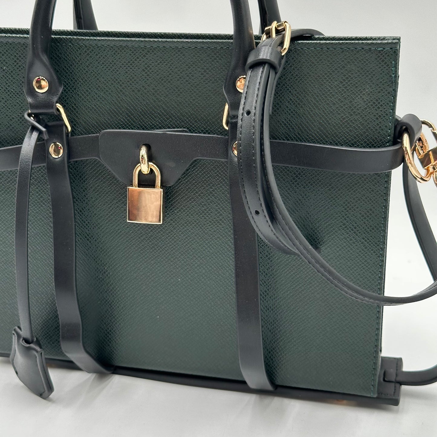 Authentic Louis Vuitton Green Epi Toiletry 26 Crossbody