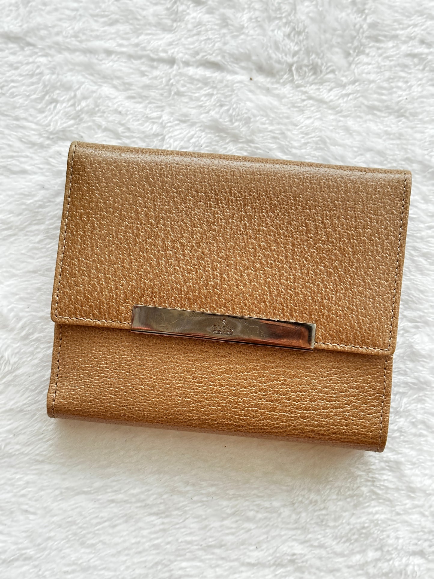 Authentic Gucci Beige Compact Wallet w/ BOX