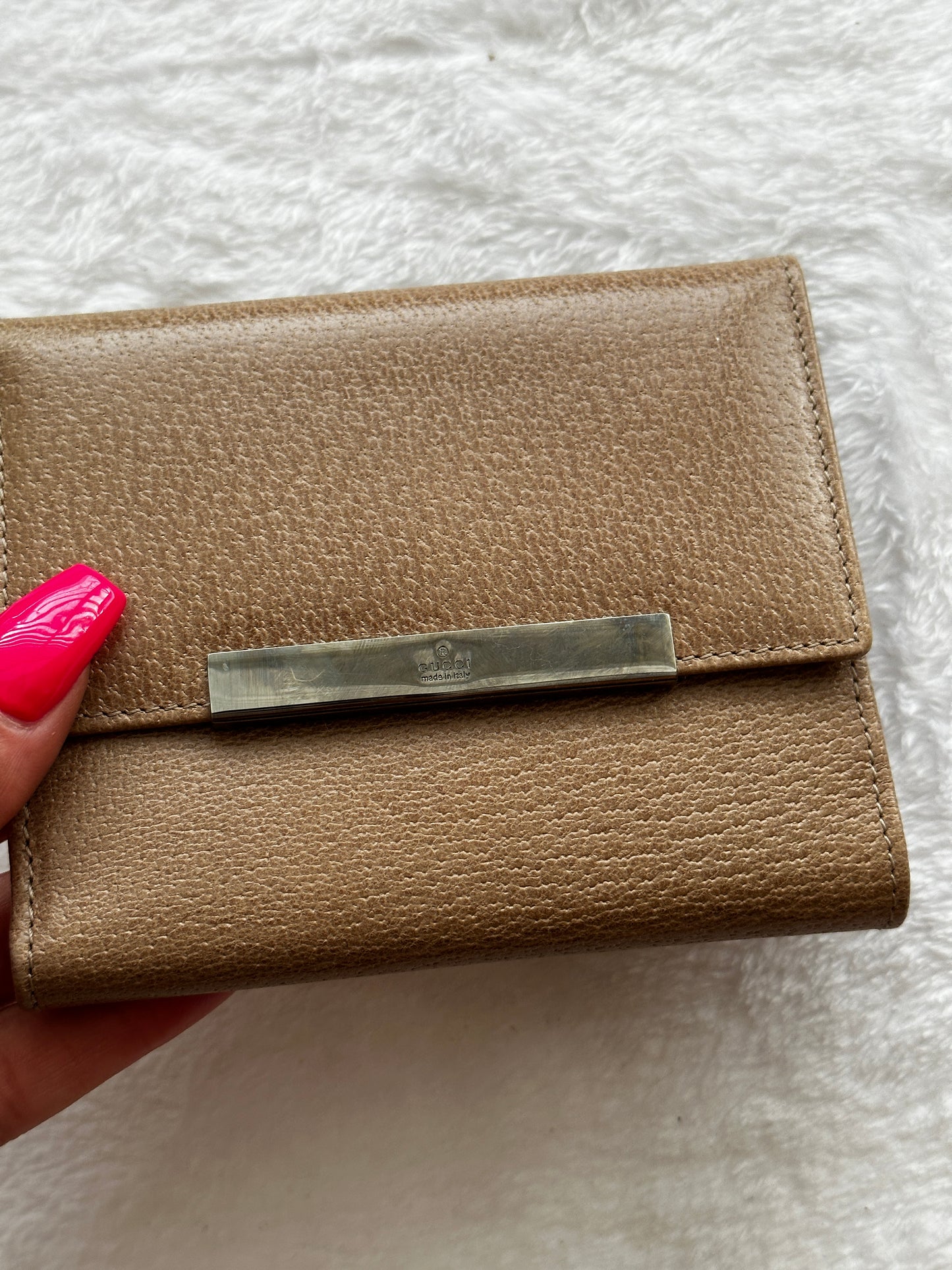 Authentic Gucci Beige Compact Wallet w/ BOX