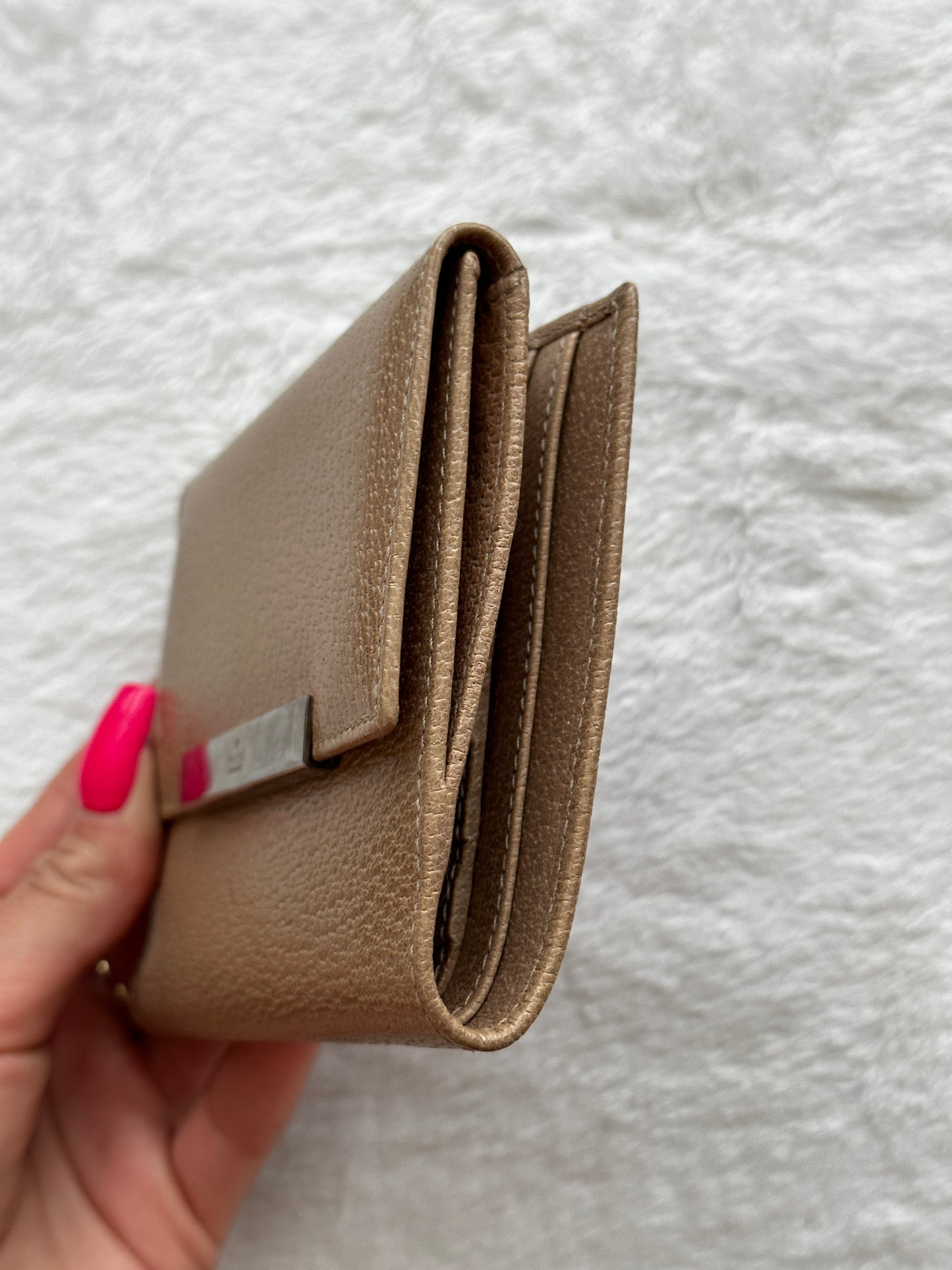 Authentic Gucci Beige Compact Wallet w/ BOX