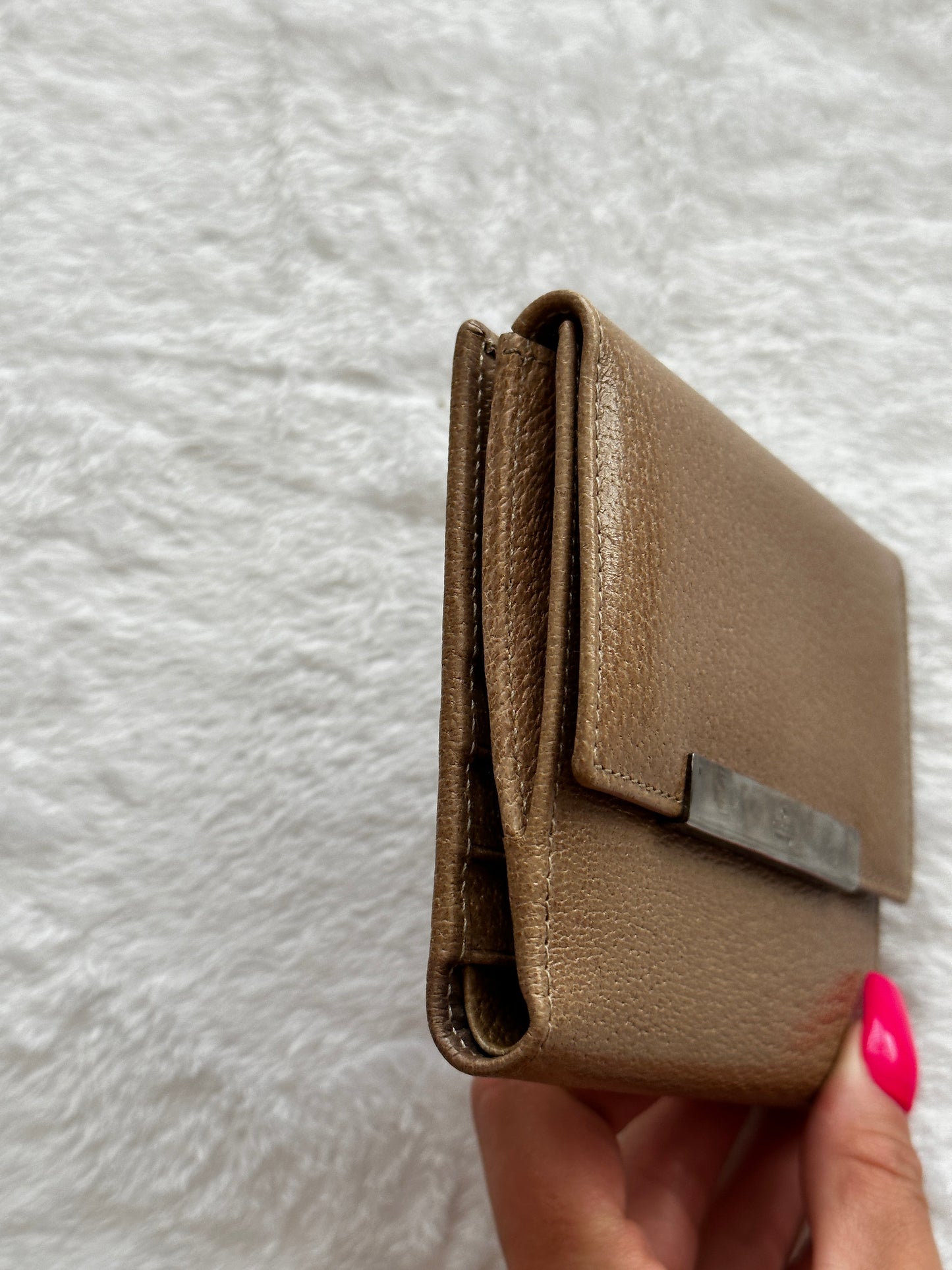 Authentic Gucci Beige Compact Wallet w/ BOX