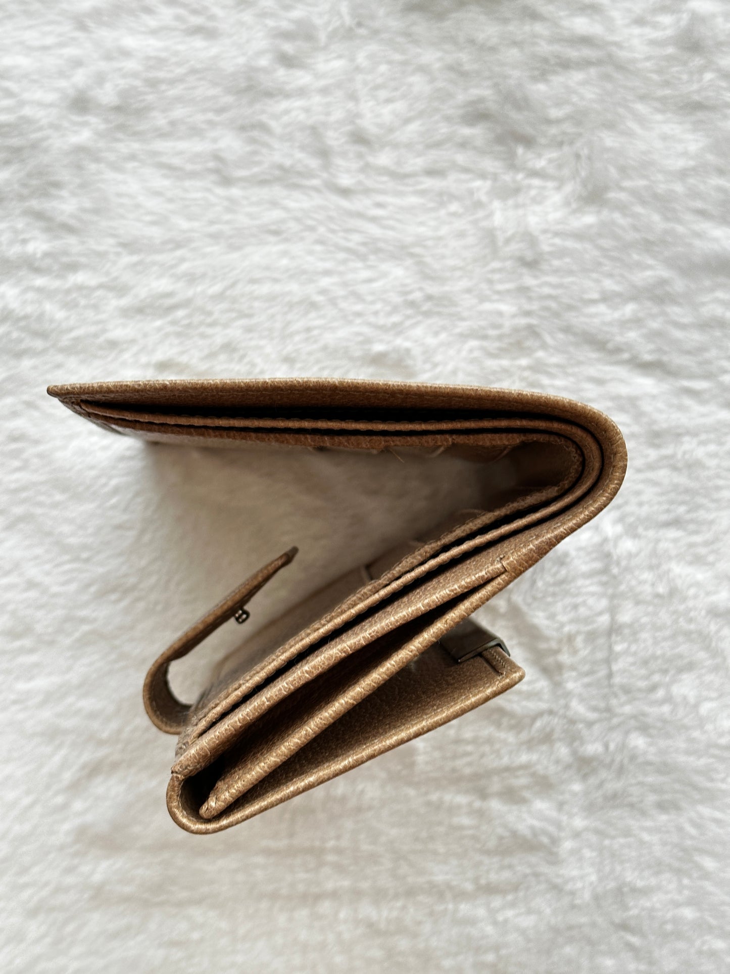 Authentic Gucci Beige Compact Wallet w/ BOX