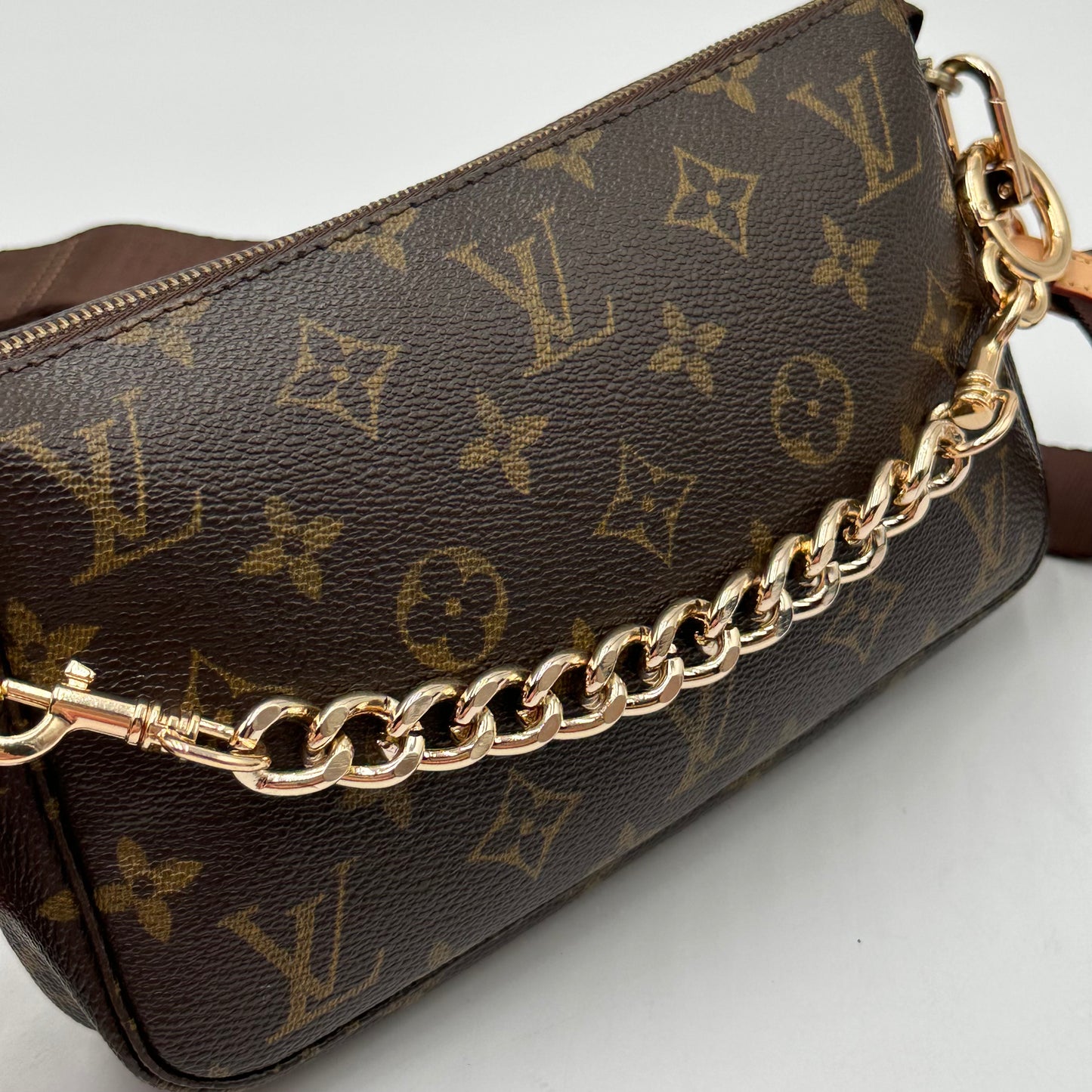 Authentic Louis Vuitton 2002 Monogram Pochette Accessoires Crossbody