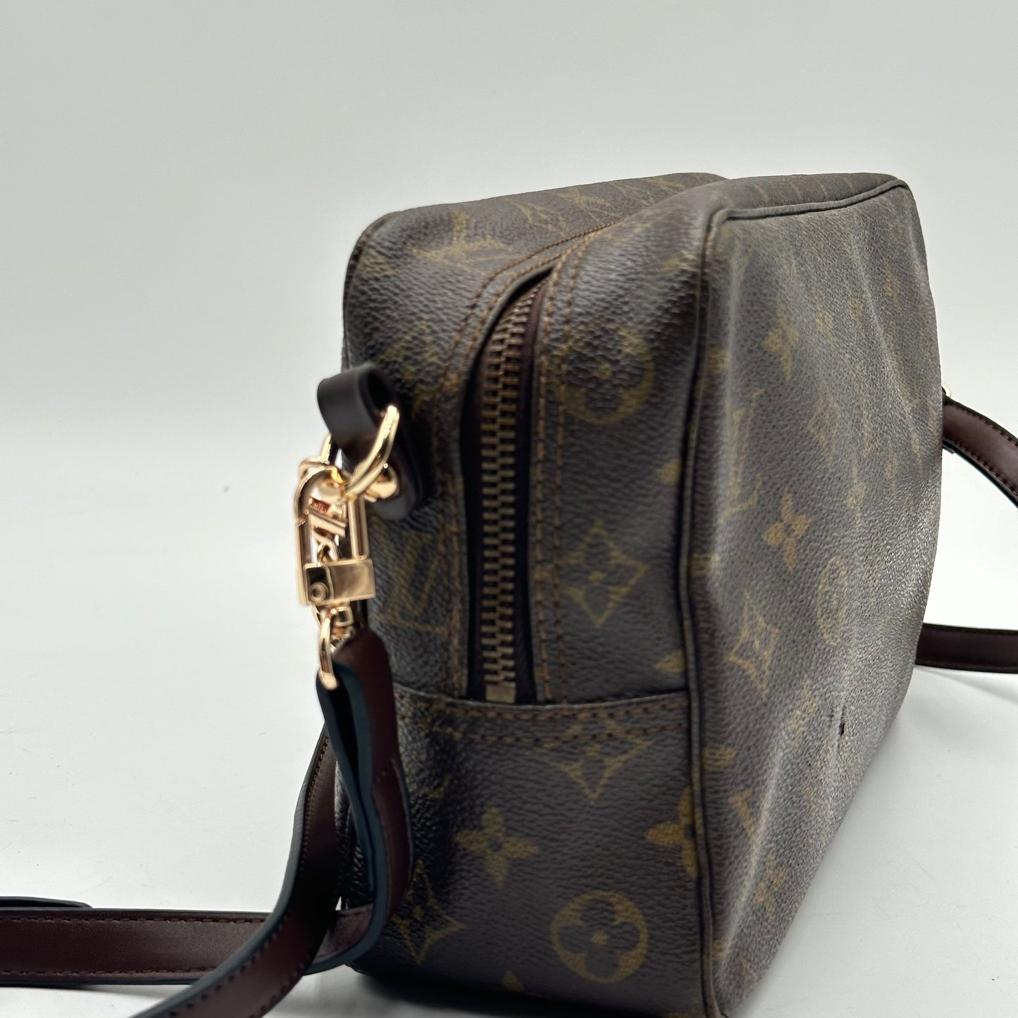 Authentic Louis Vuitton 1982 Monogram Trousse 28 Crossbody