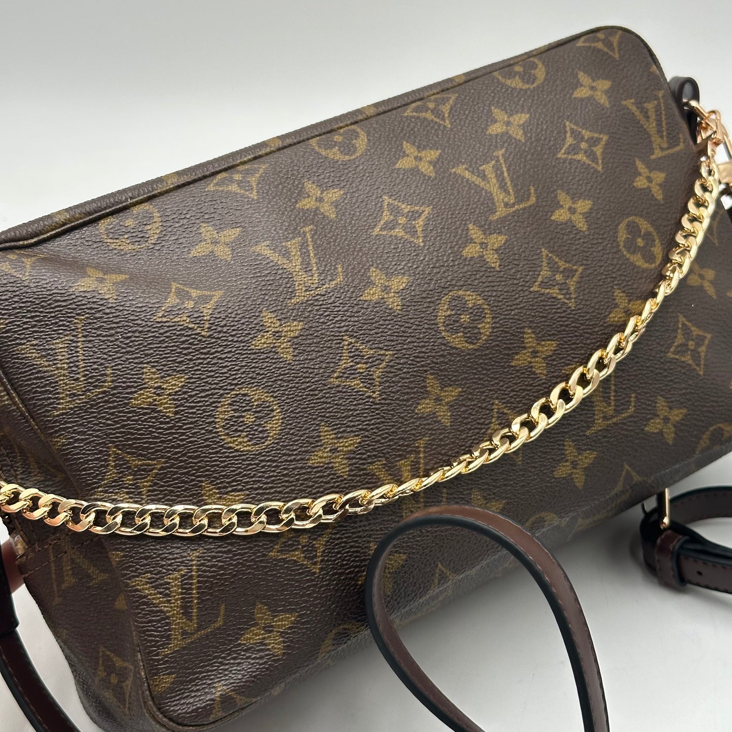 Authentic Louis Vuitton 1982 Monogram Trousse 28 Crossbody