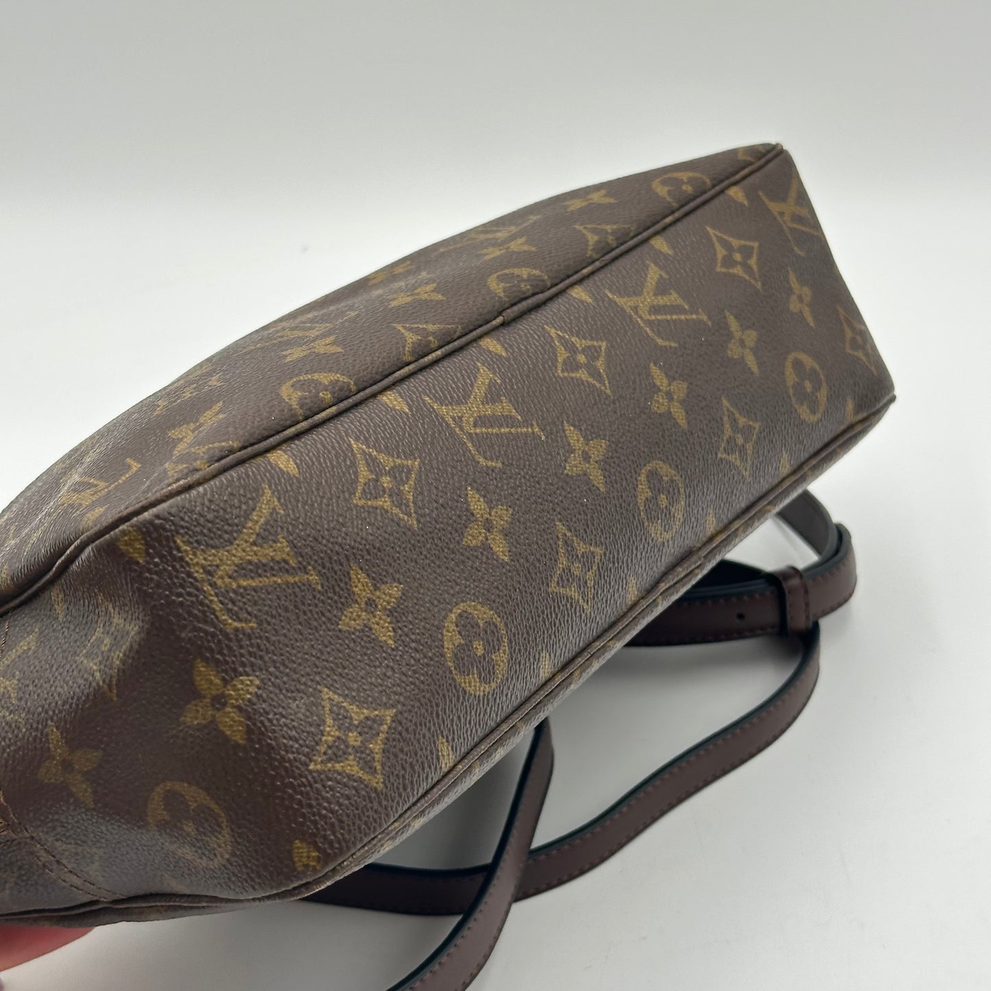 Authentic Louis Vuitton 1982 Monogram Trousse 28 Crossbody