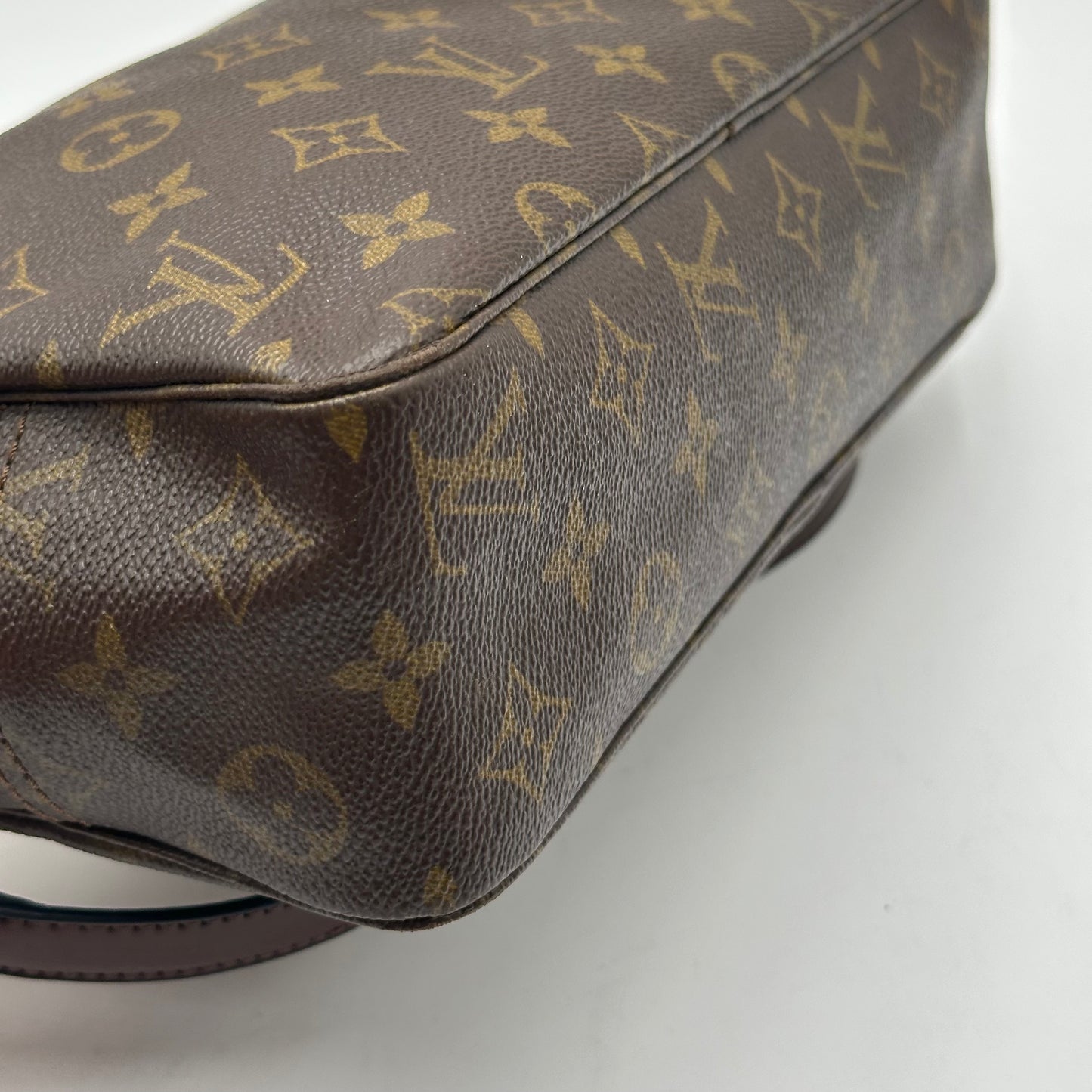 Authentic Louis Vuitton 1982 Monogram Trousse 28 Crossbody