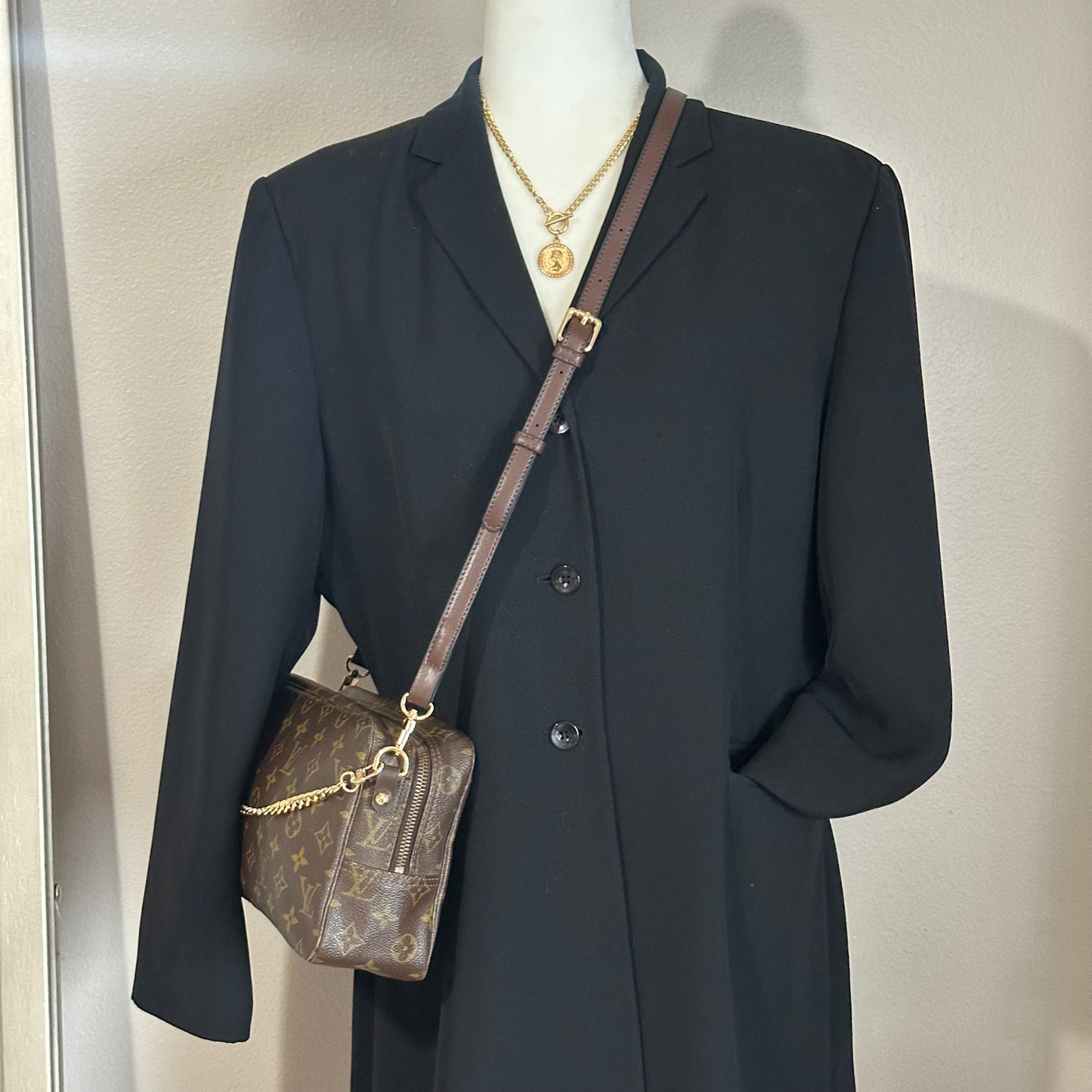 Authentic Louis Vuitton 1982 Monogram Trousse 28 Crossbody
