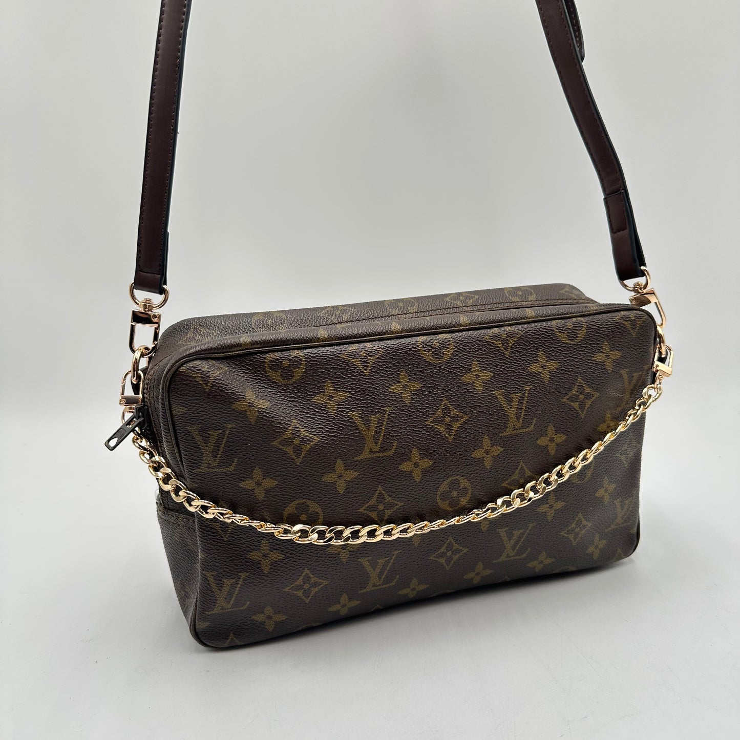 Authentic Louis Vuitton 1982 Monogram Trousse 28 Crossbody