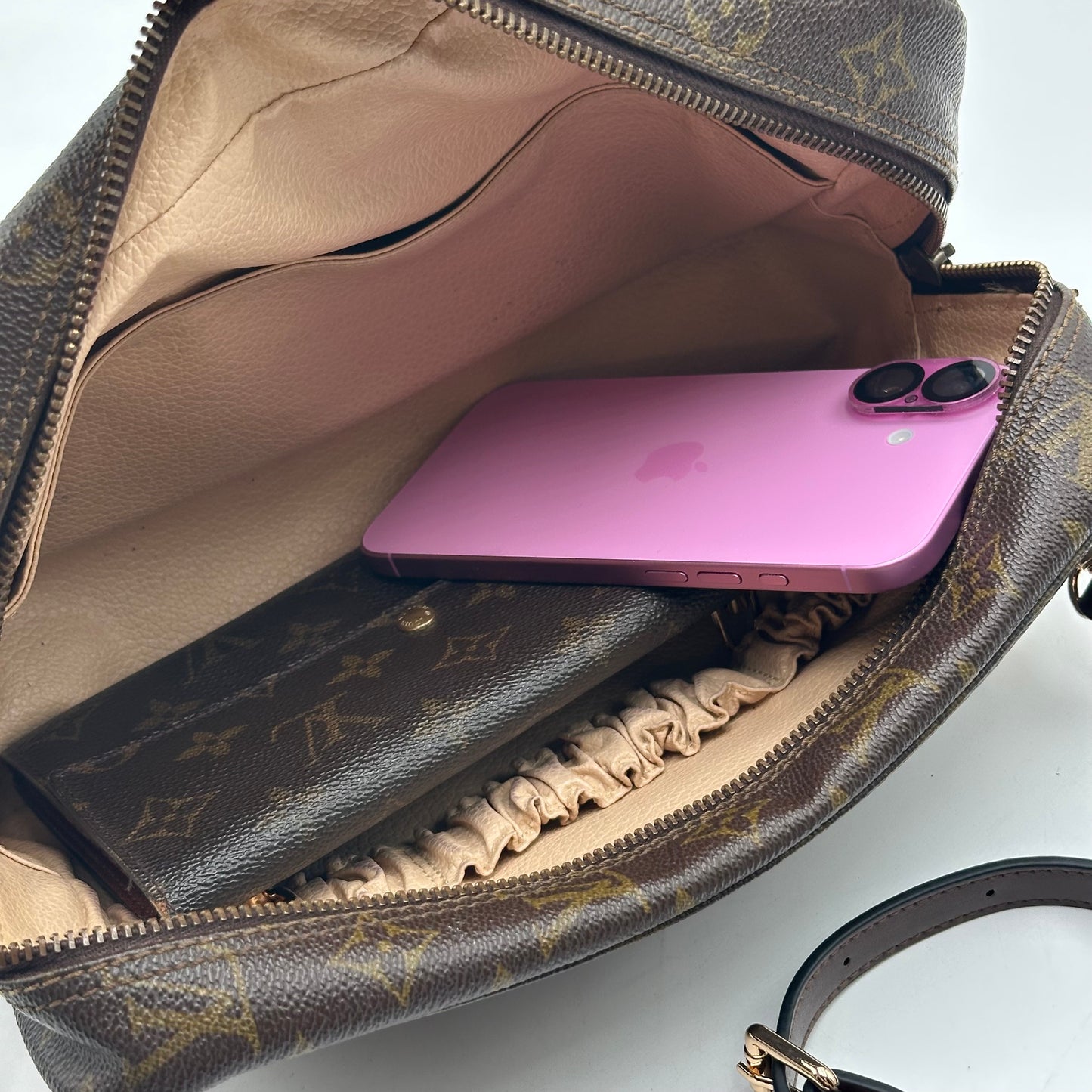 Authentic Louis Vuitton 1982 Monogram Trousse 28 Crossbody