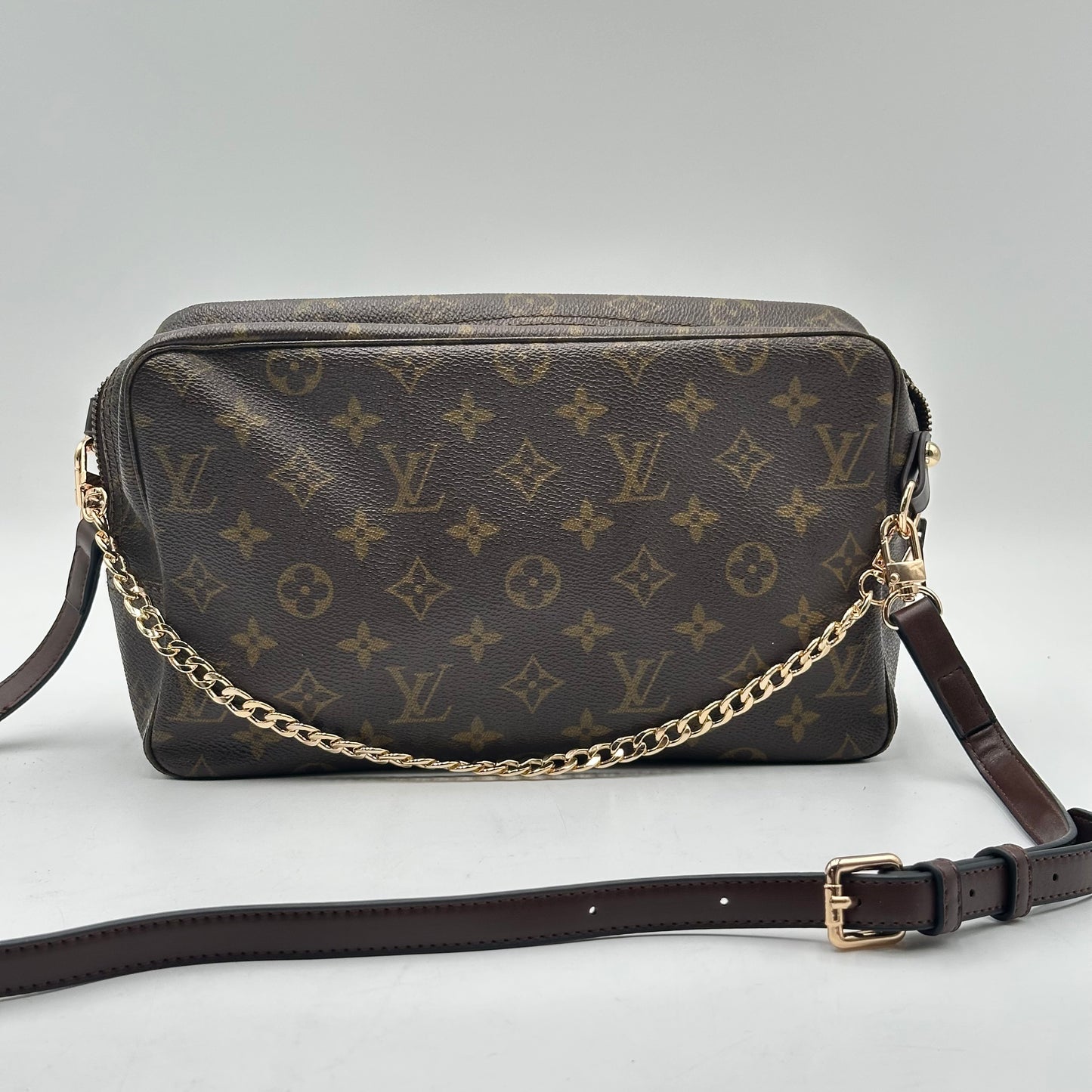 Authentic Louis Vuitton 1982 Monogram Trousse 28 Crossbody