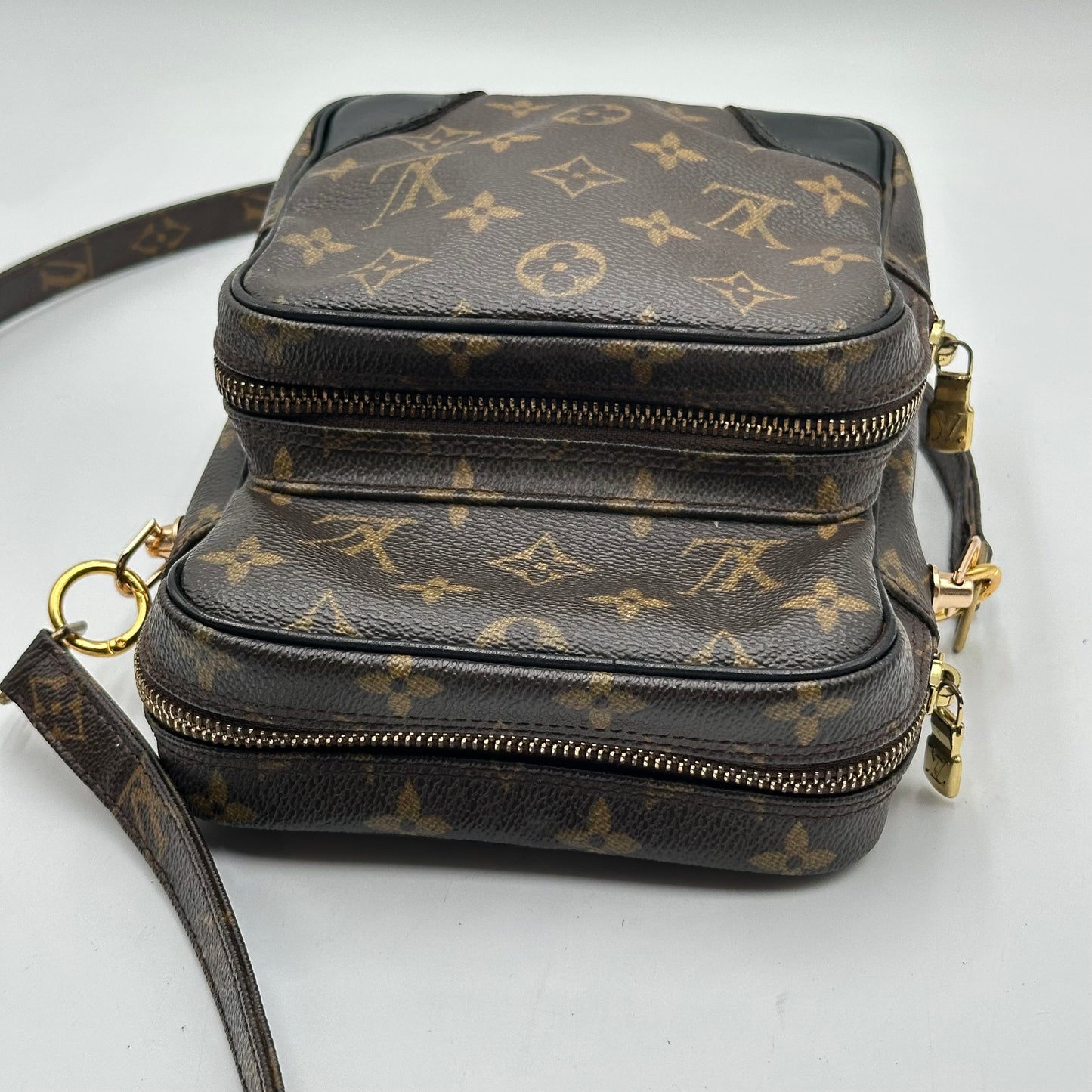 Authentic Louis Vuitton 2004 Monogram Amazone MM Crossbody