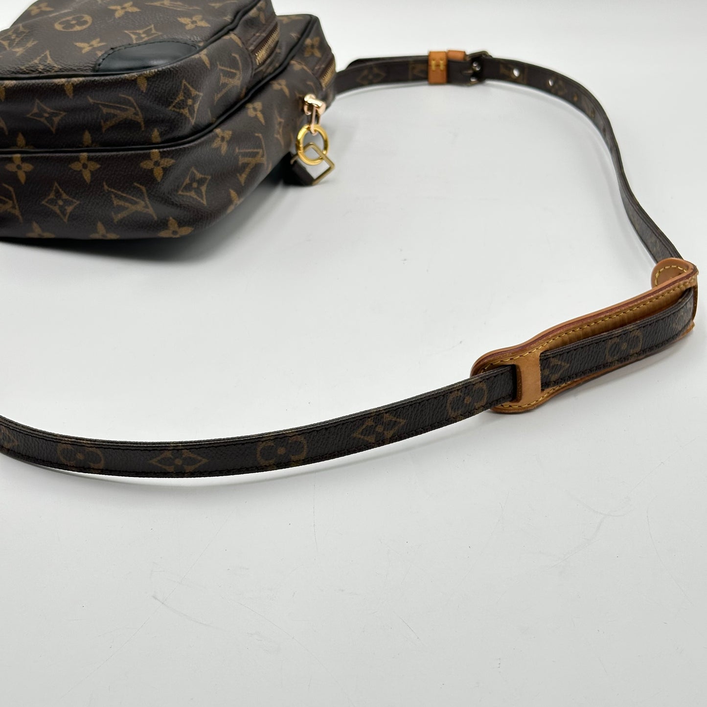 Authentic Louis Vuitton 2004 Monogram Amazone MM Crossbody