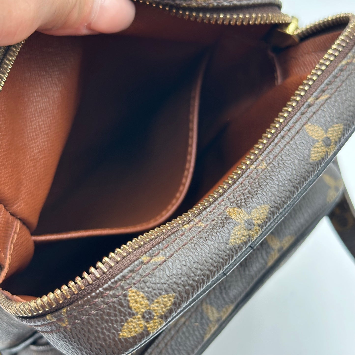 Authentic Louis Vuitton 2004 Monogram Amazone MM Crossbody