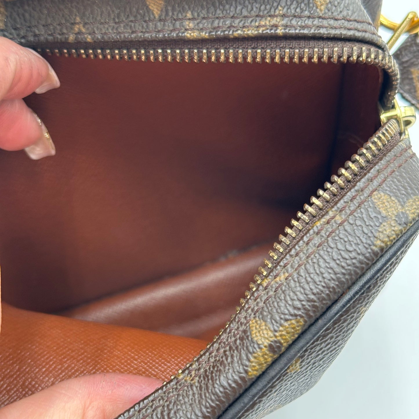 Authentic Louis Vuitton 2004 Monogram Amazone MM Crossbody