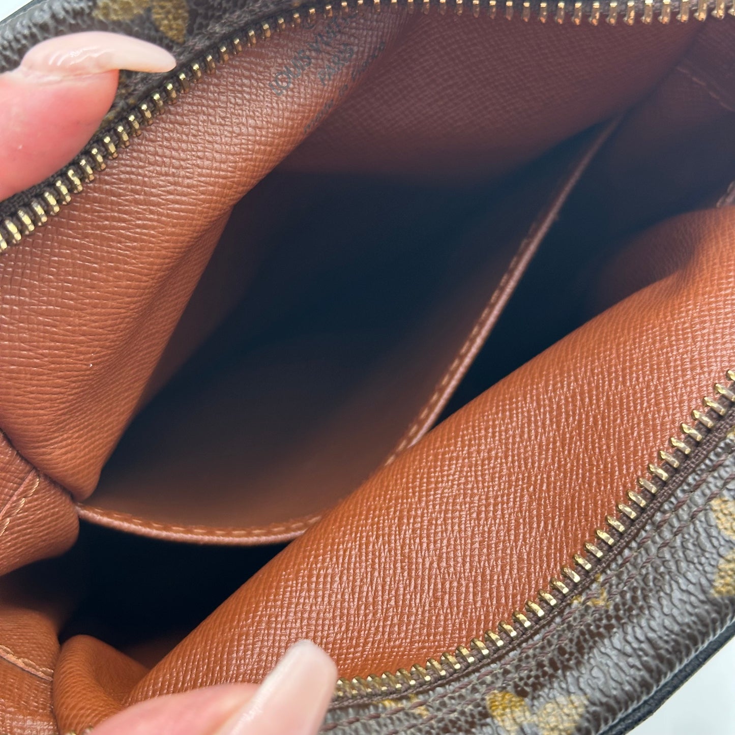 Authentic Louis Vuitton 2004 Monogram Amazone MM Crossbody